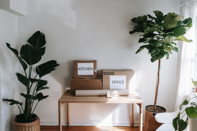 brown-cardboard-boxes-on-wooden-table