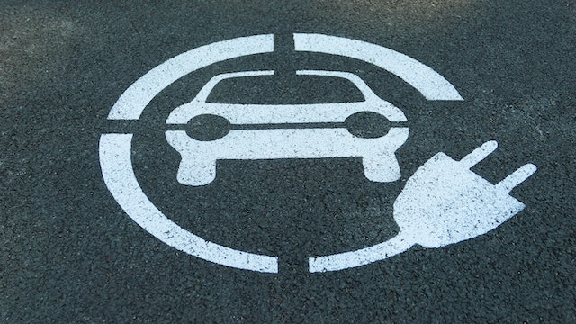 logo-for-electric-car-parking-on-asphalt-road