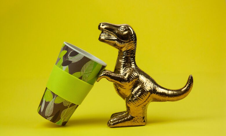 shiny-dinosaur-with-tilted-mug